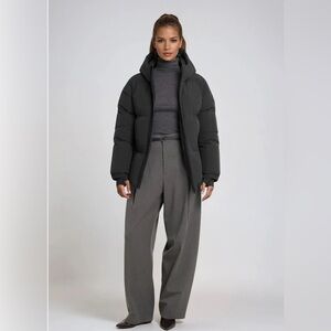 NWT Noize Stacy Short Length Puffer in Charcoal
Size Large